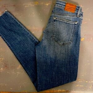 Ladies Lucky jeans.